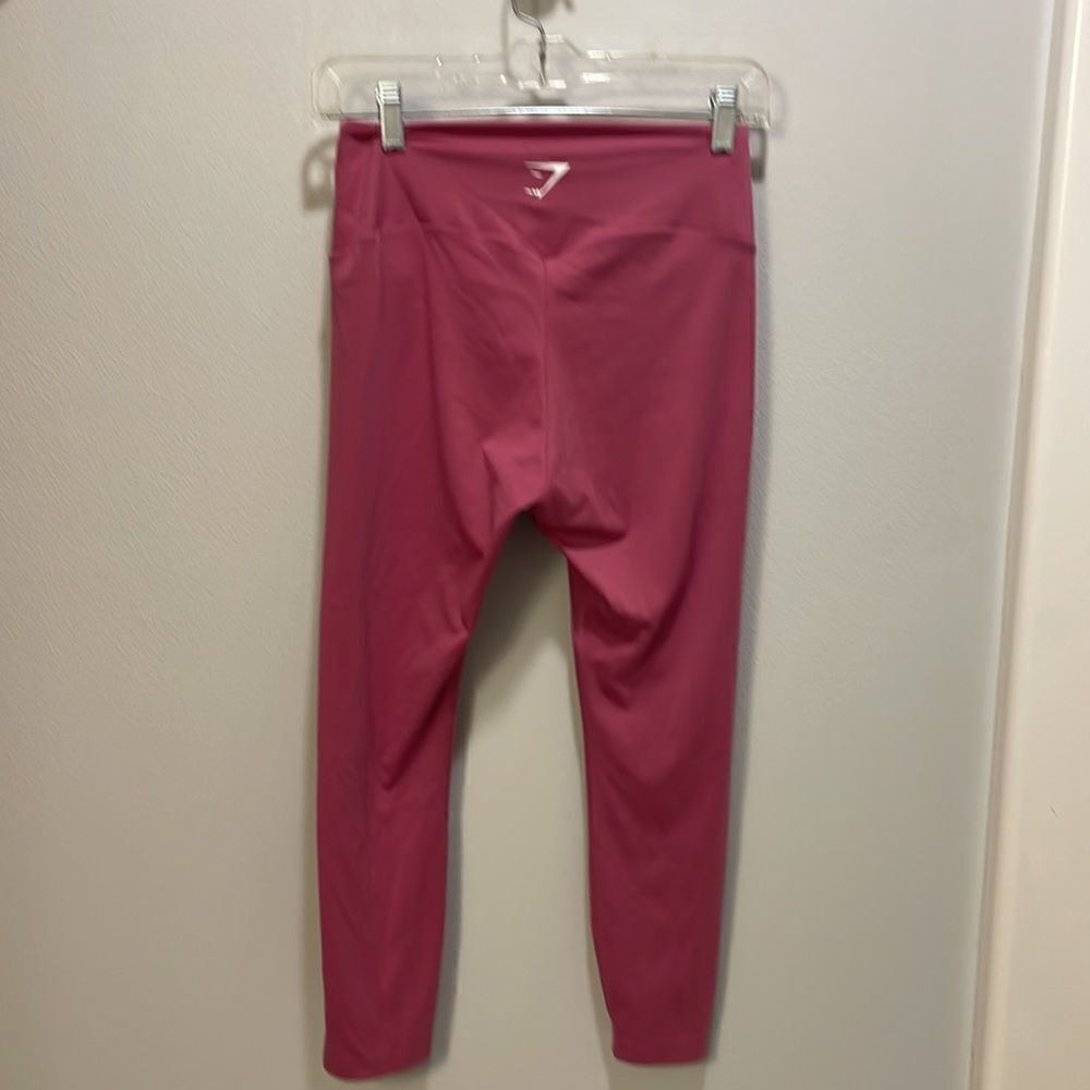 Gymshark woman’s pink Capri leggings - Picture 5 of 6